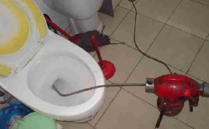 天桥马桶通下水